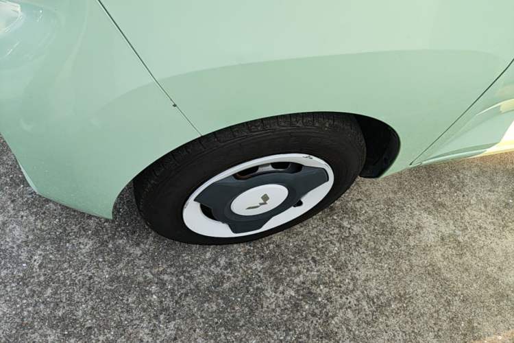 Used Wuling Hongguang MINIEV 2022 Macaron Premium Model – Lithium Iron Phosphate Left Front Wheel Hub