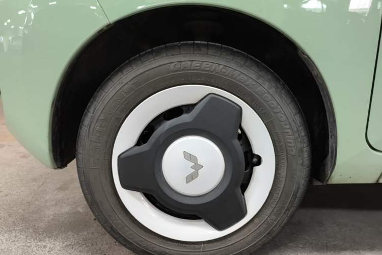 Used Wuling Hongguang MINIEV 2022 Enjoy Edition Lithium Iron Phosphate Left Front Wheel Hub