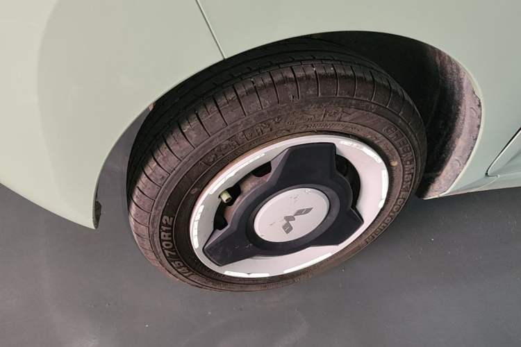 Used Wuling Hongguang MINIEV 2022 Macaron Fashion Model Lithium Iron Phosphate Left Front Wheel Hub