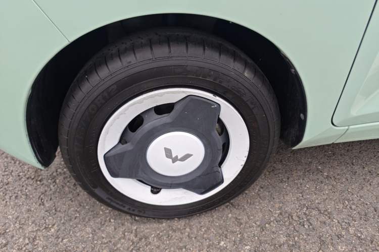 Used Wuling Hongguang MINIEV 2022 Macaron Premium Model – Lithium Iron Phosphate Left Front Wheel Hub