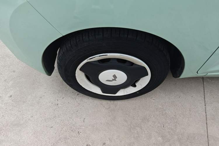 Used Wuling Hongguang MINIEV 2022 Macaron Premium Model – Lithium Iron Phosphate Left Front Wheel Hub