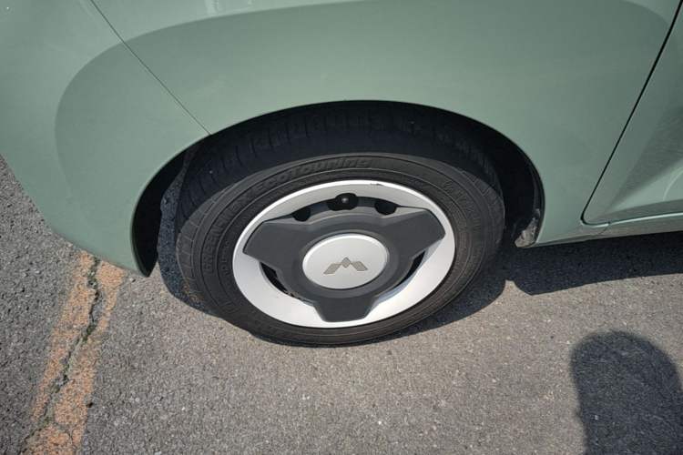Used Wuling Hongguang MINIEV 2022 Macaron Premium Model – Lithium Iron Phosphate Left Front Wheel Hub