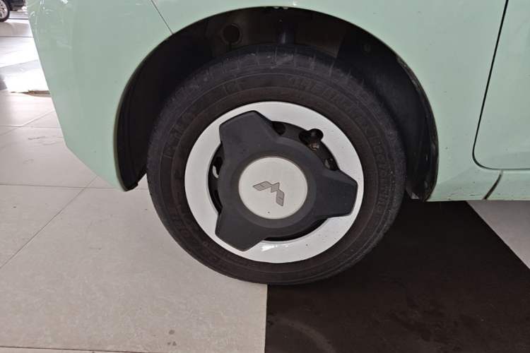 Used Wuling Hongguang MINIEV 2022 Macaron Premium Model – Lithium Iron Phosphate Left Front Wheel Hub