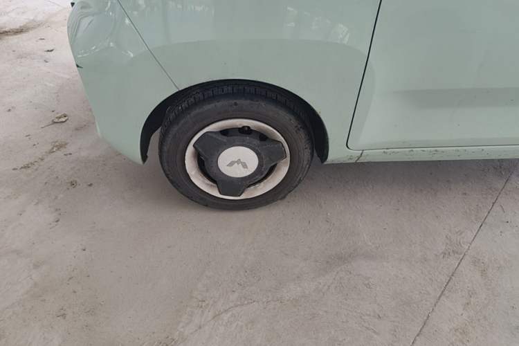 Used Wuling Hongguang MINIEV 2022 Macaron Premium Model – Lithium Iron Phosphate Left Front Wheel Hub