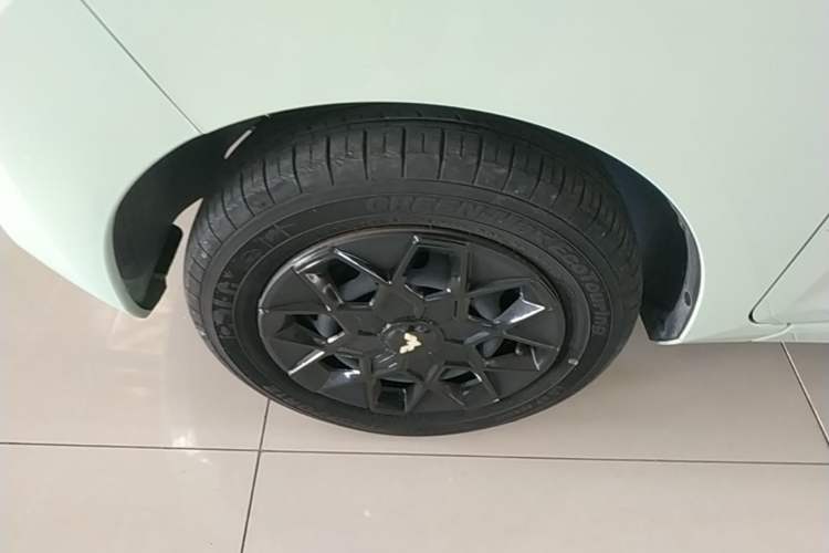 Used Wuling Hongguang MINIEV 2022 Macaron Premium Model – Lithium Iron Phosphate Left Front Wheel Hub