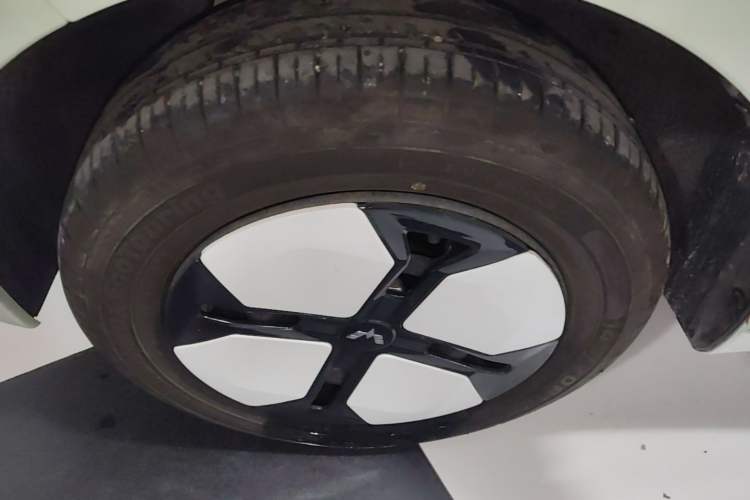 Used Wuling Hongguang MINIEV 2022 Macaron Colorful Edition Lithium Iron Phosphate Left Front Wheel Hub