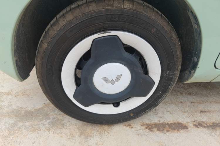 Used Wuling Hongguang MINIEV 2022 Macaron Premium Model – Lithium Iron Phosphate Left Front Wheel Hub