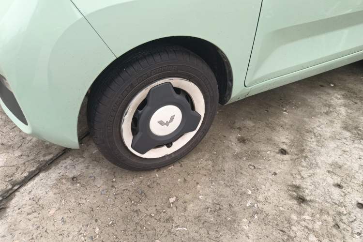 Used Wuling Hongguang MINIEV 2022 Macaron Colorful Edition Lithium-Ion Battery Left Front Wheel Hub