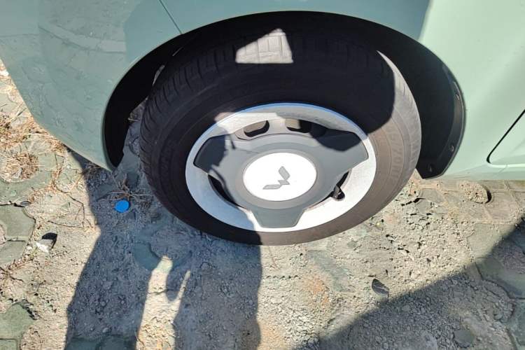 Used Wuling Hongguang MINIEV 2022 Macaron Premium Model – Lithium Iron Phosphate Left Front Wheel Hub