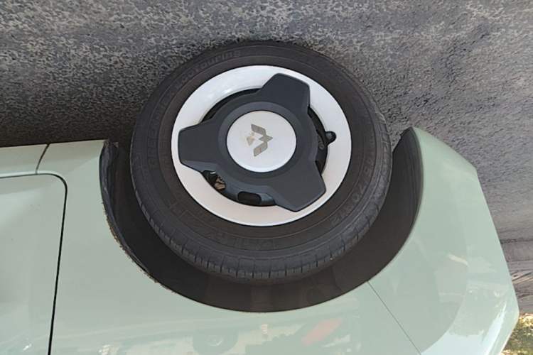 Used Wuling Hongguang MINIEV 2022 Macaron Premium Model – Lithium Iron Phosphate Left Front Wheel Hub