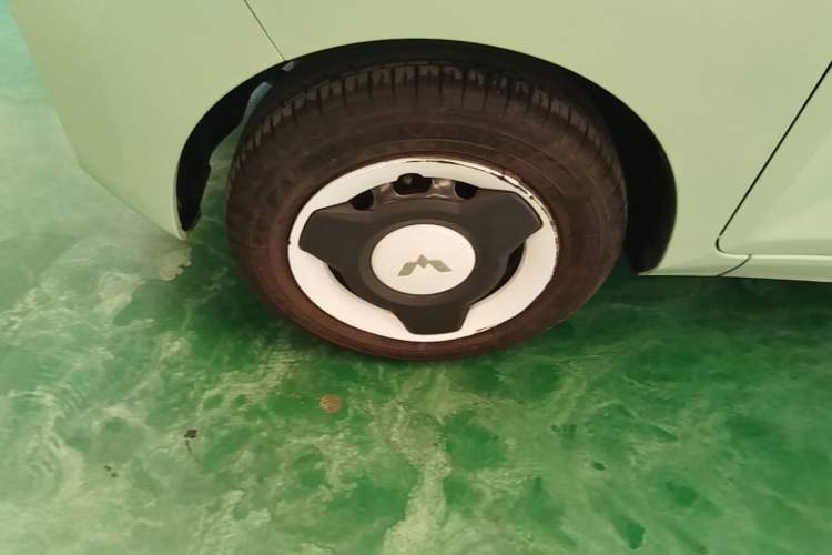 Used Wuling Hongguang MINIEV 2022 Macaron Premium Model – Lithium Iron Phosphate Left Front Wheel Hub