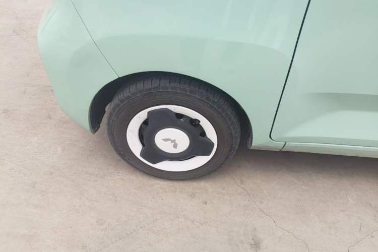 Used Wuling Hongguang MINIEV 2022 Macaron Premium Model – Lithium Iron Phosphate Left Front Wheel Hub
