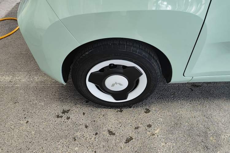 Used Wuling Hongguang MINIEV 2022 Macaron Premium Model – Lithium Iron Phosphate Left Front Wheel Hub