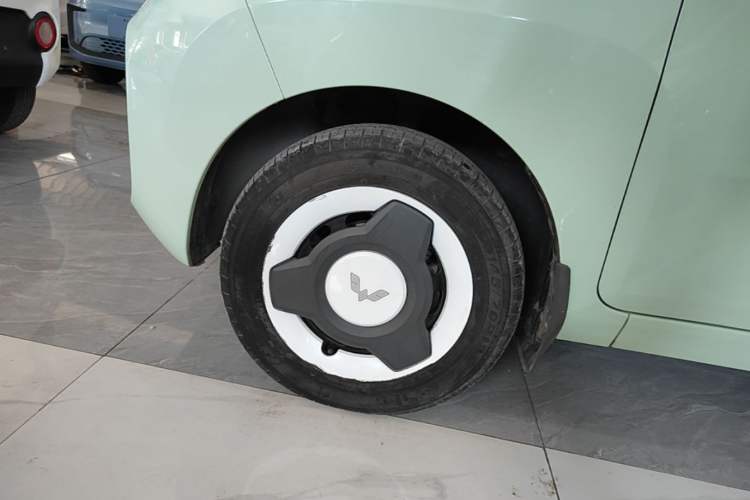 Used Wuling Hongguang MINIEV 2022 Macaron Premium Model – Lithium Iron Phosphate Left Front Wheel Hub