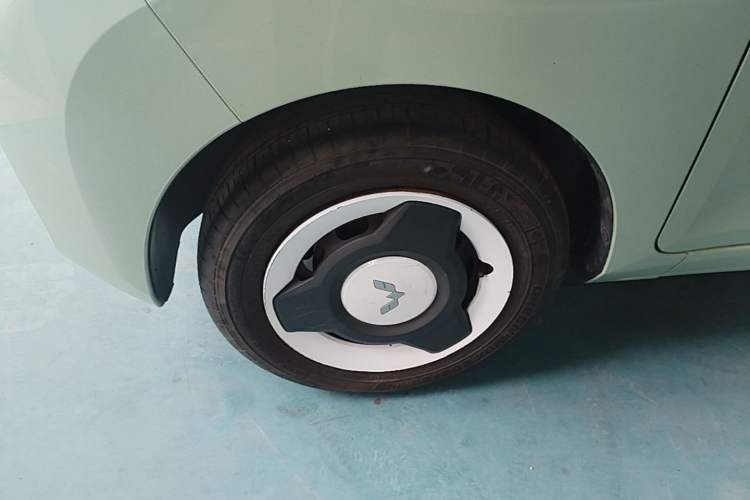 Used Wuling Hongguang MINIEV 2022 Macaron Premium Model – Lithium Iron Phosphate Left Front Wheel Hub