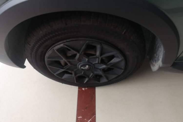 Used Wuling Hongguang MINIEV 2022 GAMEBOY 300km Play Edition Lithium Iron Phosphate Left Front Wheel Hub