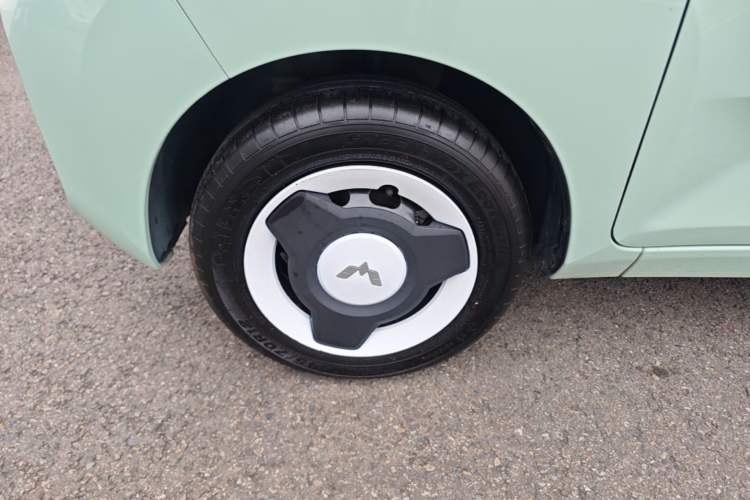 Used Wuling Hongguang MINIEV 2022 Macaron Premium Model – Lithium Iron Phosphate Left Front Wheel Hub
