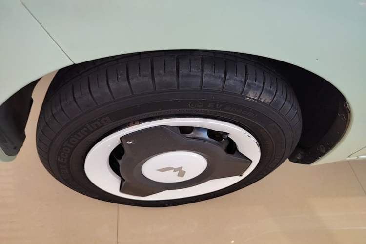 Used Wuling Hongguang MINIEV 2022 Macaron Premium Model – Lithium Iron Phosphate Left Front Wheel Hub