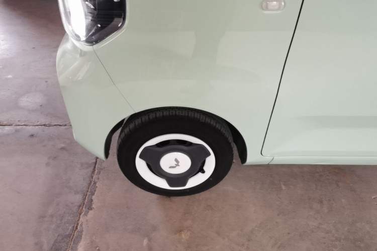 Used Wuling Hongguang MINIEV 2022 Macaron Premium Model – Lithium Iron Phosphate Left Front Wheel Hub