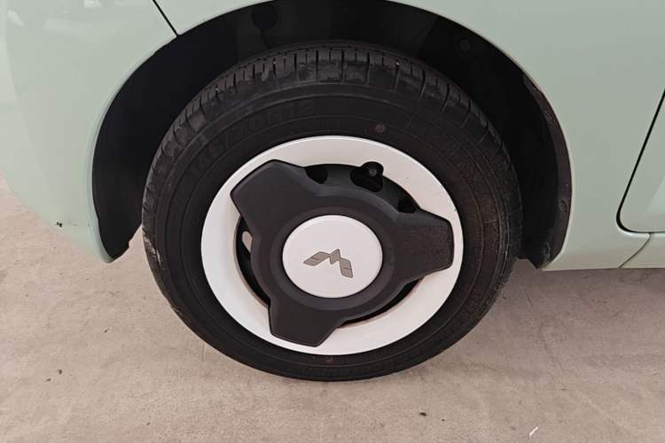 Used Wuling Hongguang MINIEV 2022 Macaron Premium Model – Lithium Iron Phosphate Left Front Wheel Hub