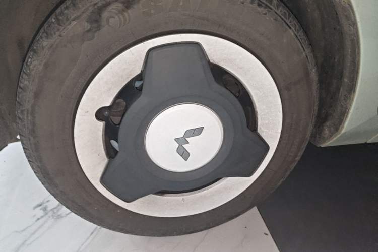 Used Wuling Hongguang MINIEV 2022 Macaron Premium Model – Lithium Iron Phosphate Left Front Wheel Hub