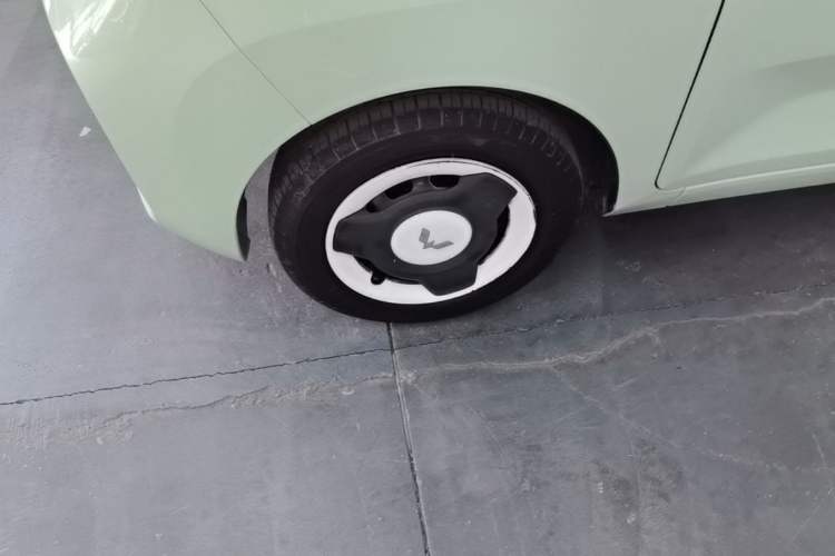 Used Wuling Hongguang MINIEV 2022 Macaron Premium Model – Lithium Iron Phosphate Left Front Wheel Hub