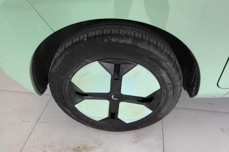 Used Wuling Hongguang MINIEV 2022 Macaron Premium Model – Lithium Iron Phosphate Left Front Wheel Hub