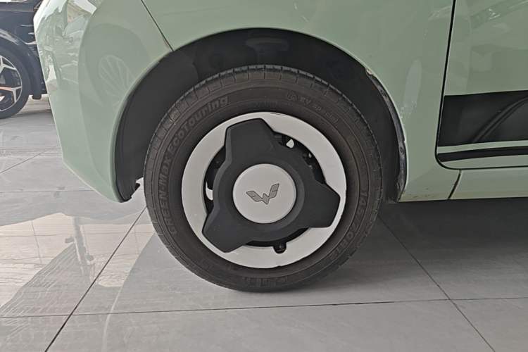 Used Wuling Hongguang MINIEV 2022 Macaron Premium Model – Lithium Iron Phosphate Left Front Wheel Hub