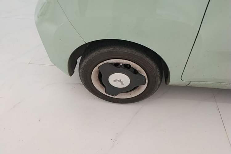 Used Wuling Hongguang MINIEV 2022 Macaron Premium Model – Lithium Iron Phosphate Left Front Wheel Hub