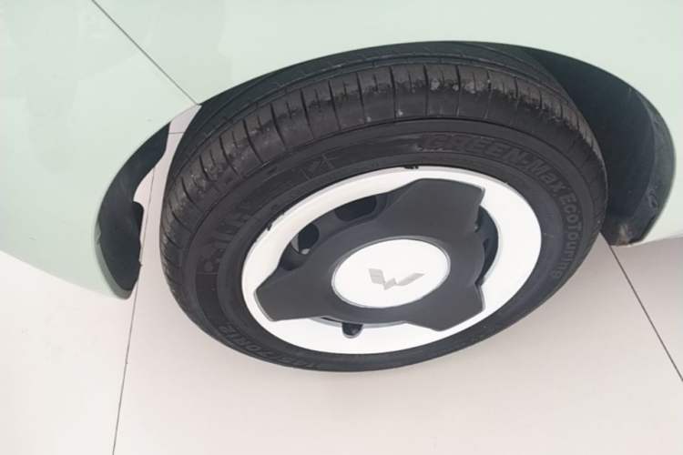 Used Wuling Hongguang MINIEV 2022 Macaron Premium Model – Lithium Iron Phosphate Left Front Wheel Hub