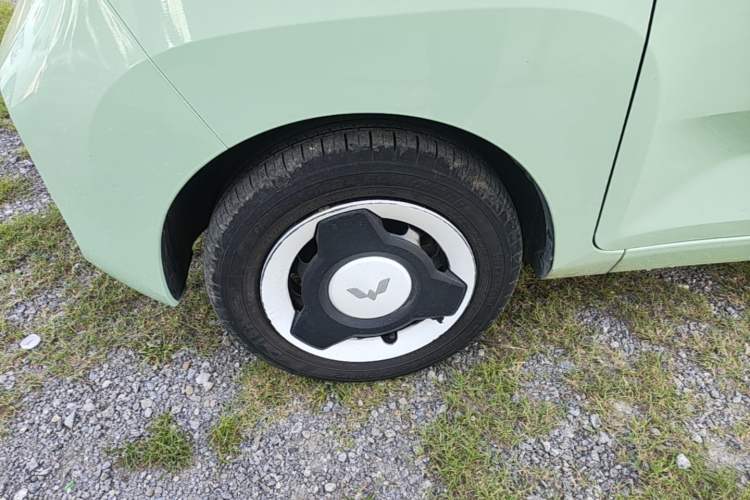 Used Wuling Hongguang MINIEV 2022 Macaron Premium Model – Lithium Iron Phosphate Left Front Wheel Hub