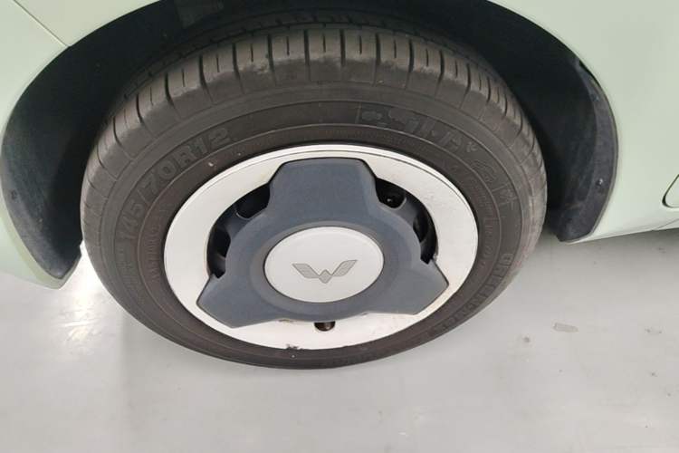 Used Wuling Hongguang MINIEV 2022 Macaron Premium Model – Lithium Iron Phosphate Left Front Wheel Hub