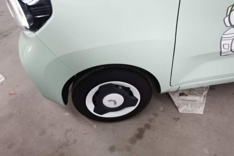 Used Wuling Hongguang MINIEV 2022 Macaron Fashion Model Lithium Iron Phosphate Left Front Wheel Hub