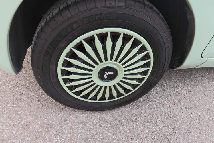 Used Wuling Hongguang MINIEV 2022 Macaron Premium Model – Lithium Iron Phosphate Left Front Wheel Hub