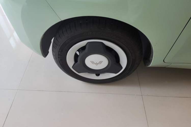 Used Wuling Hongguang MINIEV 2022 Macaron Premium Model – Lithium Iron Phosphate Left Front Wheel Hub