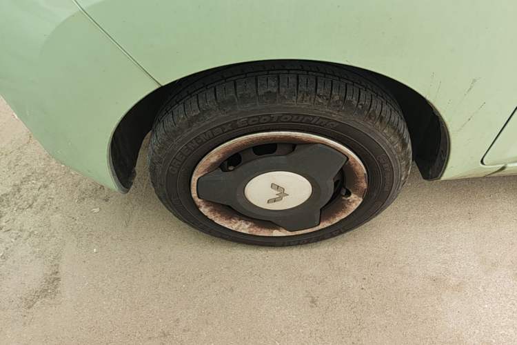 Used Wuling Hongguang MINIEV 2022 Macaron Fashion Model Lithium Iron Phosphate Left Front Wheel Hub