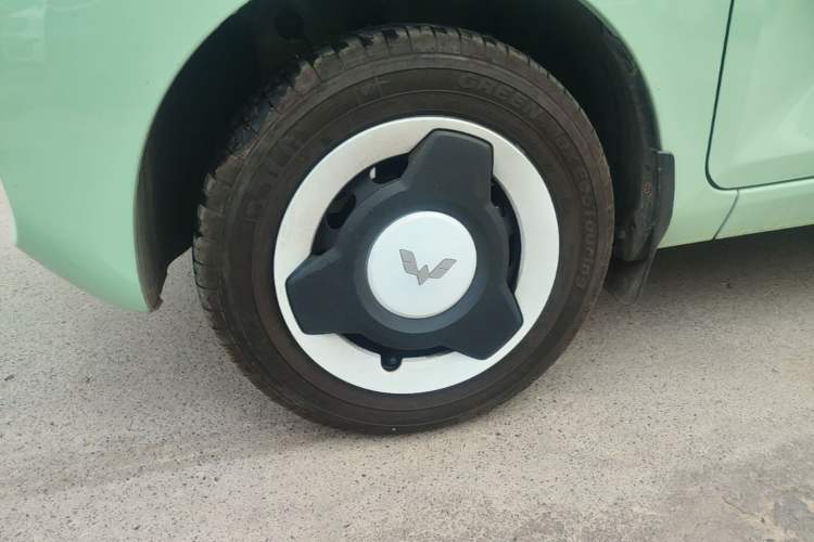 Used Wuling Hongguang MINIEV 2022 Macaron Premium Model – Lithium Iron Phosphate Left Front Wheel Hub