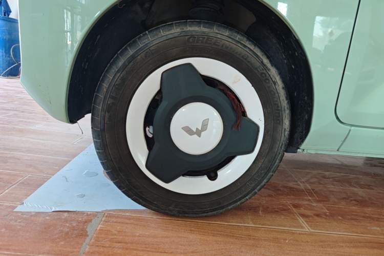 Used Wuling Hongguang MINIEV 2022 Macaron Premium Model – Lithium Iron Phosphate Left Front Wheel Hub