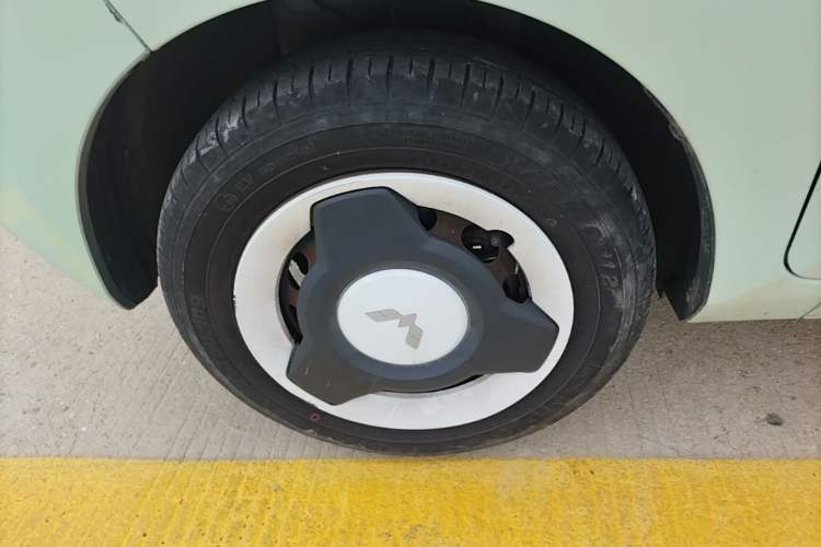 Used Wuling Hongguang MINIEV 2022 Macaron Fashion Edition Lithium-Nickel-Cobalt-Alpha-oxide Left Front Wheel Hub