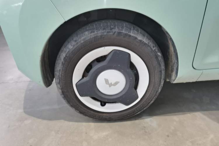 Used Wuling Hongguang MINIEV 2022 Macaron Premium Model – Lithium Iron Phosphate Left Front Wheel Hub