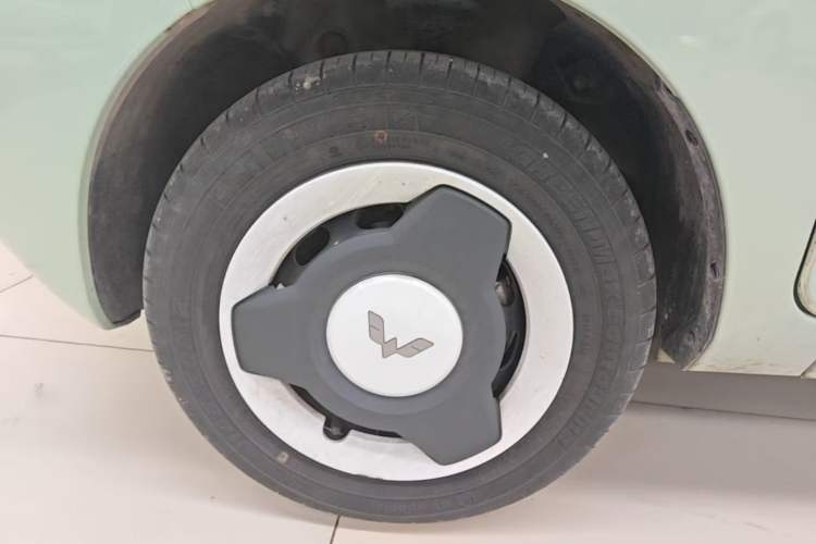 Used Wuling Hongguang MINIEV 2022 Macaron Premium Model – Lithium Iron Phosphate Left Front Wheel Hub