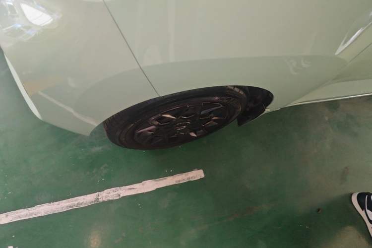 Used Wuling Hongguang MINIEV 2022 Macaron Fashion Model Lithium Iron Phosphate Left Front Wheel Hub