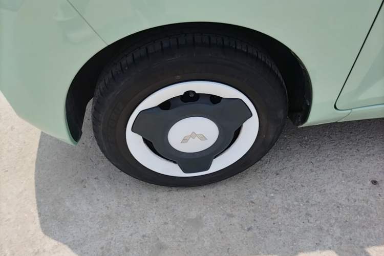 Used Wuling Hongguang MINIEV 2022 Macaron Premium Model – Lithium Iron Phosphate Left Front Wheel Hub