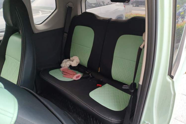 Used Wuling Hongguang MINIEV 2022 Macaron Premium Model – Lithium Iron Phosphate Left Rear Seat