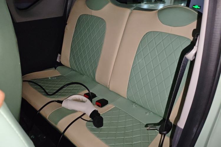 Used Wuling Hongguang MINIEV 2022 Macaron Fashion Edition Lithium-Nickel-Cobalt-Alpha-oxide Left Rear Seat