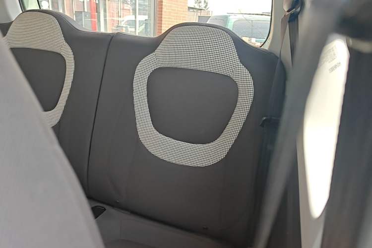 Used Wuling Hongguang MINIEV 2022 Macaron Fashion Model Lithium Iron Phosphate Left Rear Seat