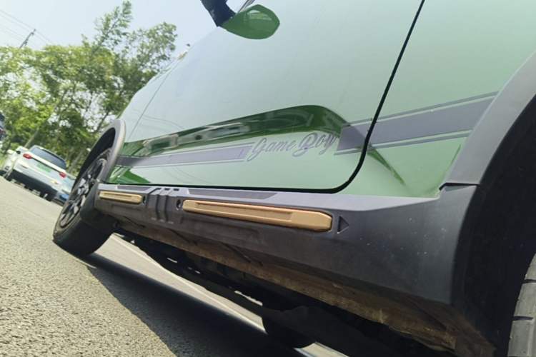 Used Wuling Hongguang MINIEV 2022 GAMEBOY 200km Gaming Edition with Lithium Iron Phosphate Left Side Sill