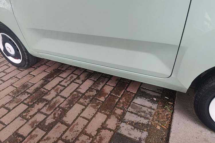 Used Wuling Hongguang MINIEV 2022 Macaron Premium Model – Lithium Iron Phosphate Left Side Sill