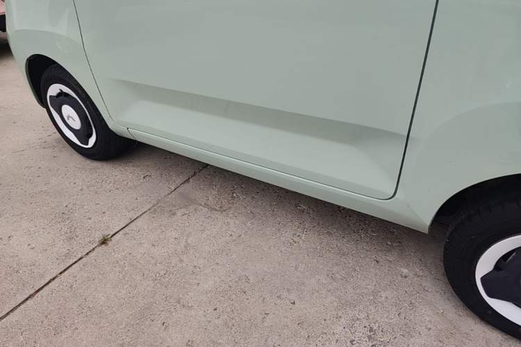 Used Wuling Hongguang MINIEV 2022 Macaron Premium Model – Lithium Iron Phosphate Left Side Sill
