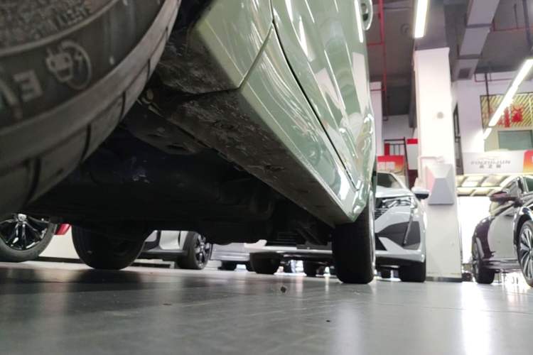 Used Wuling Hongguang MINIEV 2022 Macaron Premium Model – Lithium Iron Phosphate Left Side Sill